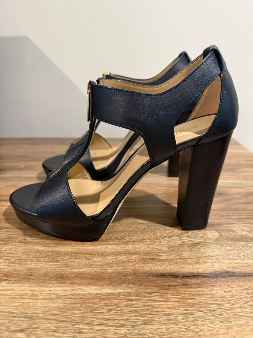 Michael Kors Black T-Strap Platform Block Heel Sandals Women’s 9 Gold Zip